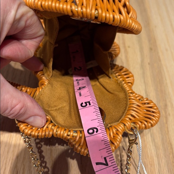 NWT Tommy Bahama Seahorse Wicker Bag with Gold Chain - Picture 13 of 13